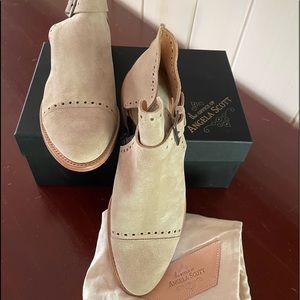 Women’s suede “beige”low cut boot Mr. Ed